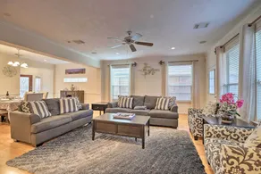 2,500 Sq Ft Townhome - Walk to Central River Oaks! - Intérieur