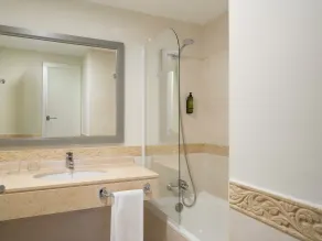 Ona Marinas de Nerja Spa Resort - Badrum