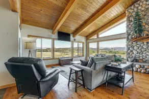 Private Mtn-view Pool! Rogue River Valley Escape - Interior