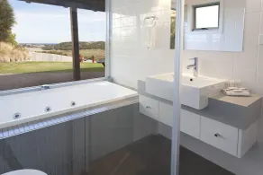 Anchors Port Campbell - Bathroom