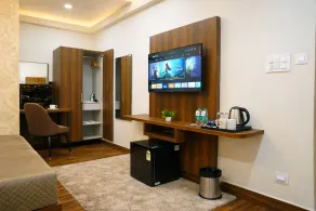 Grand Maalyasa Hotel and Suites, US Consulate Hyderabad 2 Mins walk - Chambre