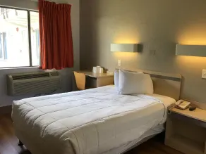 Super 8 by Wyndham Woods Cross/Salt Lake City North - Chambre