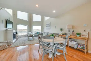 Lake Cumberland Home w/ Hot Tub & Game Room - Interiör