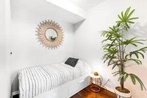 High-Rise Condo with CN Tower View - Balcony - Free Parking - Downtown Toronto - Room