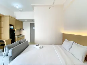 Comfort And Simply Design Studio At Vasanta Innopark Apartment - Room