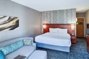 Courtyard Cincinnati Blue Ash - Room