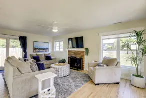 Walk to Dtwn Camas! Updated Home w/ Game Room - Interiør