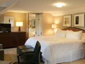 Mooncussers Tavern and Inn - Room
