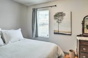 Cozy Omaha Vacation Rental: 6 Miles to Downtown! - Chambre