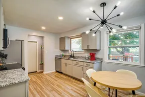 Large Backyard, Walk to Hospital: Sheboygan Abode! - Intérieur
