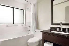 Baymont by Wyndham Monterey Park - Salle de bain