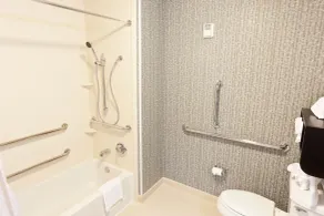 Hampton Inn & Suites Tulsa/Central - Bathroom
