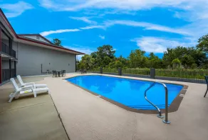 Red Roof Inn & Suites Thomasville - Piscine