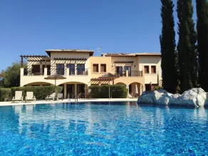 Theseus Village 2 Bed Appartement avec position enviable sur piscine communautaire - Piscine