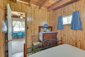 Cozy Beachfront Cottage on Lake Ontario! - Værelse
