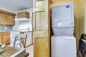 1 Mi to Pleasure Pier! Charming Galveston Retreat - Interior