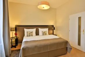 James Hotel & Apartments - Chambre