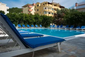 Hotel Besani - Pool