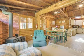 Hike, Fish & Unwind: Riverfront Vanderbilt Cabin - Innvendig