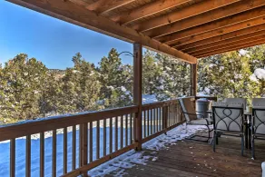 Cozy Ski Cabin w/ Deck Near Taos Ski Valley! - Innenbereich