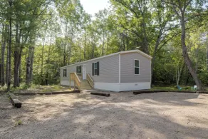 Brand New! Peaceful Wooded Retreat in Holcombe! - Innenbereich