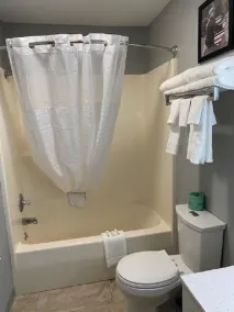 AmericInn by Wyndham Williamsburg - Salle de bain