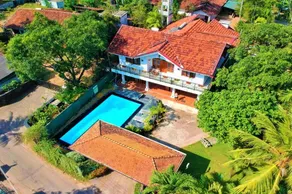 Emel Boutique - Pool