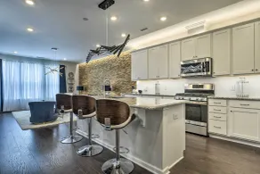 Sleek Durham Townhome Near Dtwn w/ Balcony! - Interiör