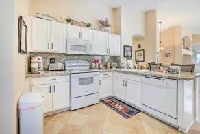 Close to Golf & Hikes! Goodyear Retreat w/ Pool - Innvendig