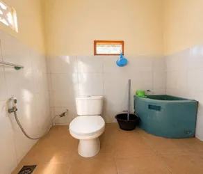 Pesona Wisata Alam Ciparay Endah Mitra RedDoorz - Bathroom