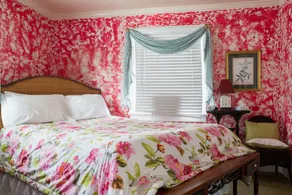 Secret Garden Inn & Cottages - Room