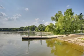 Faribault Home w/ Deck Near Cedar Lake Boat Ramp! - Interiør