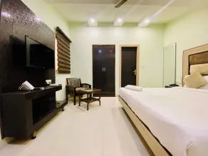 Hotel November, At Zirakpur Bus Stand  - Chambre