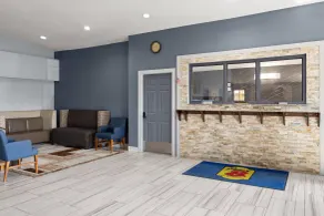 Super 8 by Wyndham Fort Wayne - Lobby
