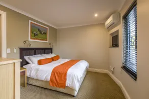 Orange Inn Knysna - Room