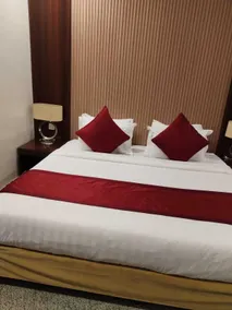 ROYALTY GROUP - Room