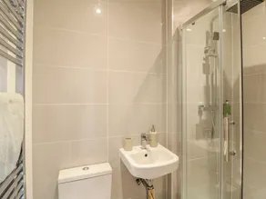 Buckingham House - Bathroom