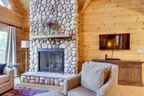 Hot Tub, Game Room! Group-Friendly Nebo Cabin - Intérieur