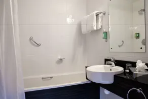 Leonardo Hotel Cork - Baño