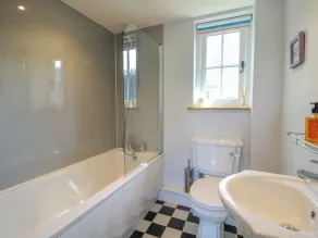 Rose Cottage - Bathroom
