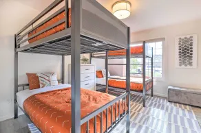 Peaceful Windsor Retreat w/ Private Hot Tub! - Innvendig