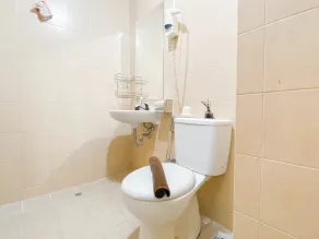 Spacious 2BR Apartment Marina Ancol By Travelio - Baño