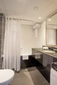 Hilton London Olympia - Bathroom
