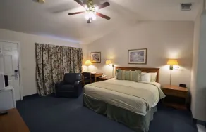 Garden Inn and Suites Fresno - Rum
