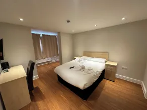 OYO Cavendish Annexe - Room