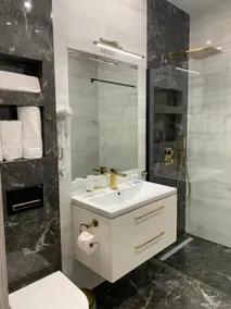 Piramida - Salle de bain