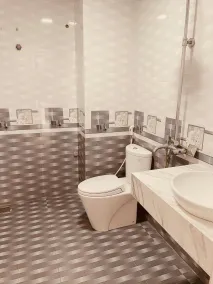 Titanic Hotel - Bathroom