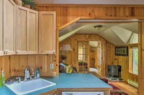 'elk Hideaway:' Ashford Cottage w/ Hot Tub! - Interior
