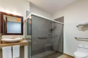 Sleep Inn Tijuana - Bathroom