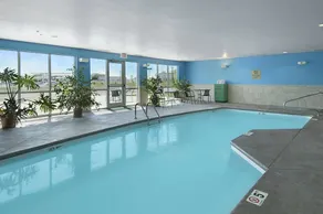 Super 8 by Wyndham Topeka at Forbes Landing - Piscine
